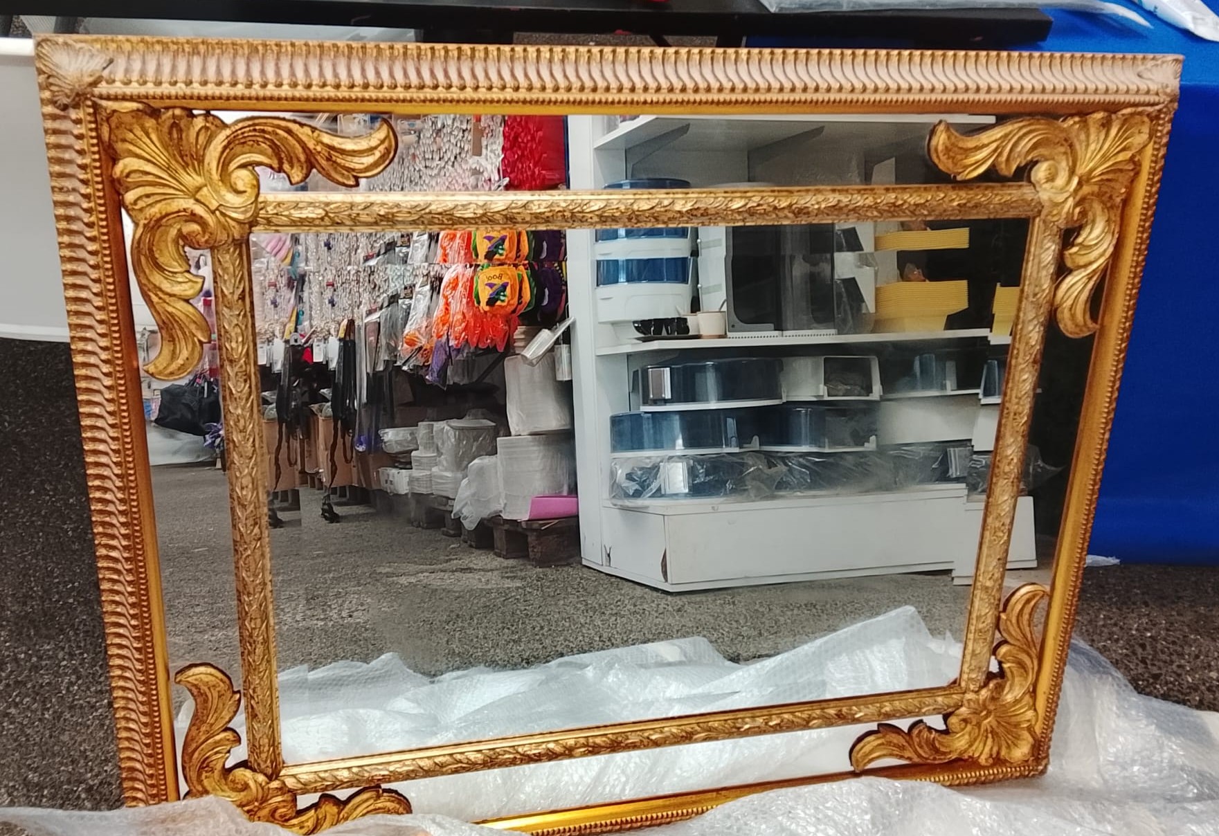 specchiera-barocca-artigianale-in-legno-dorato